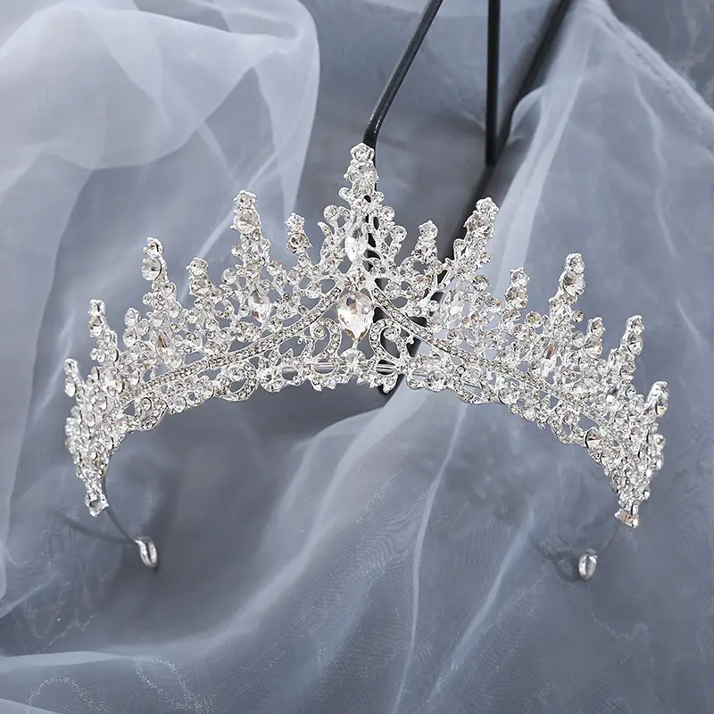 ヨーロッパとアメリカのハンドダイヤモンドがちりばめられた合金の花嫁の王冠レトロスタイルゴールドスタイルの結婚式の帽子王冠の誕生日の帽子
