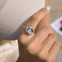 Perhiasan J&D Cincin Terbuka yang Dapat Disesuaikan dari Baja Tahan Karat Berlapis Emas 18K dengan Desain Oval Zirconia Putih Berbentuk Tetesan Air untuk Wanita.