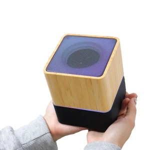Biểu Tượng Tùy Chỉnh Tre Mini Xách Tay Cho Loa <span class=keywords><strong>Bluetooth</strong></span> RGB Không Dây 3W Powered Âm Nhạc Âm Thanh TF Khe Cắm Thẻ Nhớ 5W Công Suất Đầu Ra Giai Đoạn - Product Image 3