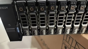 Serveur de stockage de disques durs Dell EMC PowerVault ME5224 24SFF - Product Image 4