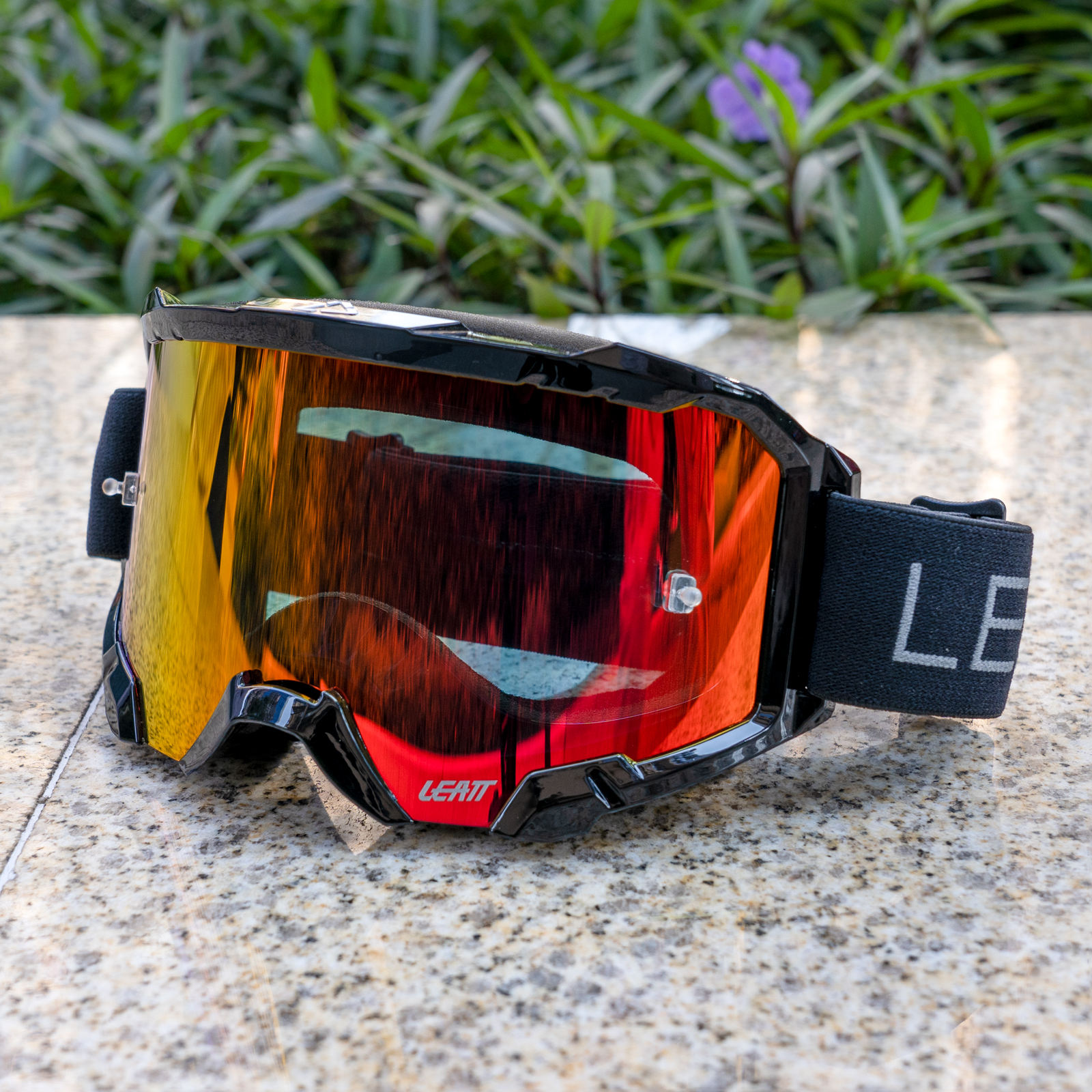 กรอบสีดำ / เลนส์สีแดงส้ม