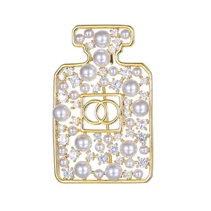Desainer Merek Besar Cc Perhiasan Parfum Mewah Berlian Imitasi Mutiara Bros Pin untuk Hadiah Natal