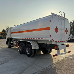 Camión Cisterna Pesado Sinotruk HOWO 6X4 de Alta Seguridad, 10 Neumáticos, Color Blanco, 371HP, con Precio Bajo - Product Image 4