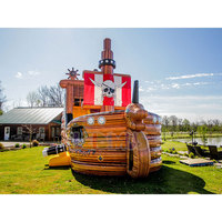 Toboggan gonflable géant sur le thème du bateau pirate, entièrement imprimé, pour la location de fêtes d'enfants