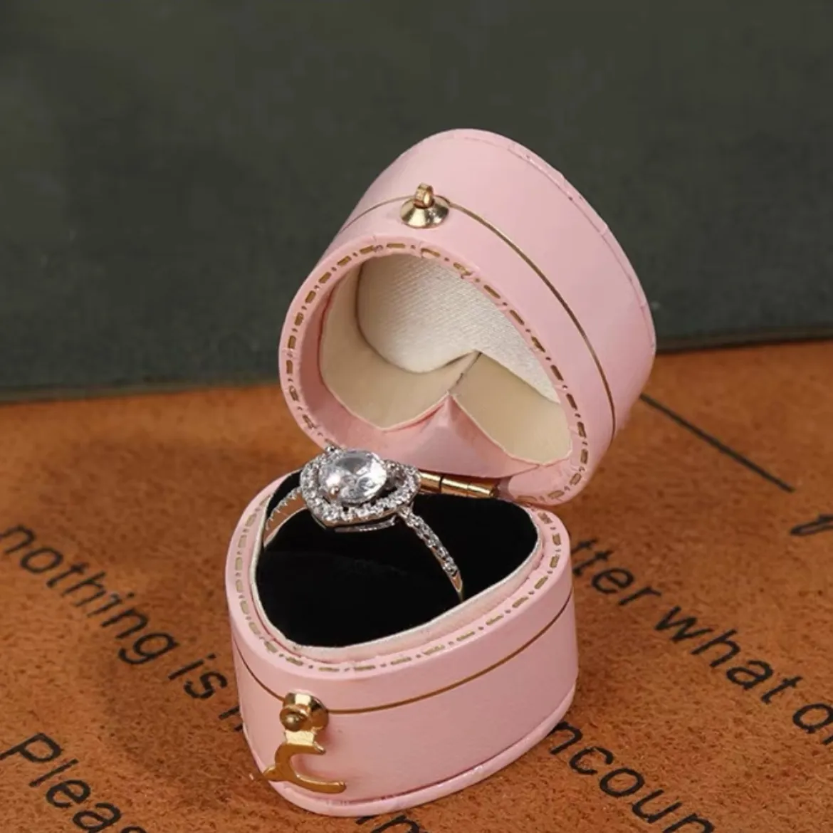 Wholesale PU Leather Elegant Vintage Jewelry Ring Box Customize Heart Shape Wedding Ring Jewelry Box with Velvet Foam Insert