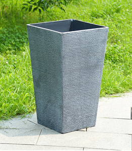 Grand bac carré vert pour plantes - Product Image 1