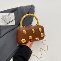 Nouvelle collection 2026 : Pochette de soirée rigide pour femme, couleur bonbon, tendance, décontractée, avec poignée supérieure, petit sac à main pour mariage et fête, avec chaîne