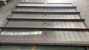 <span class=keywords><strong>Porte</strong></span> <span class=keywords><strong>de</strong></span> <span class=keywords><strong>garage</strong></span> sectionnelle moderne et étanche avec fenêtres en verre teinté noir Cadre en aluminium brun Surface finie pour villas - Product Image 5