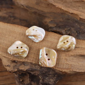 <strong>Shell</strong> <strong>Button</strong> Factory Irregular Shaped 2 Holes Natural <strong>Shell</strong> <strong>Buttons</strong> DIY High-End <strong>Shell</strong> <strong>Buttons</strong> - Product Image 2