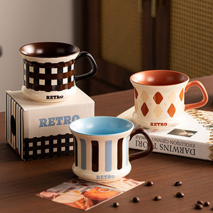 แก้วกาแฟลายทางสไตล์เรโทร ปากกว้าง สำหรับคาปูชิโน แก้วเซรามิกสวยงาม - Product Image 1
