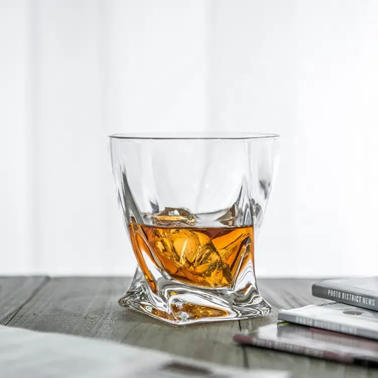 Disponibile in magazzino 10 oz di Alta Qualità Torsione Whisky Roccia Tumbler Bicchiere Di Brandy