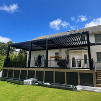 Pergola bioclimatique motorisée de luxe moderne en aluminium thermolaqué avec toit rétractable pour jardin, patio et balcon extérieur