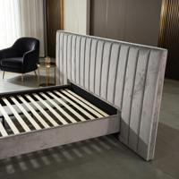 Lit plateforme moderne de luxe rembourré avec tête de lit capitonnée à cannelures verticales, sommier à lattes en bois, tailles Queen et King, en tissu