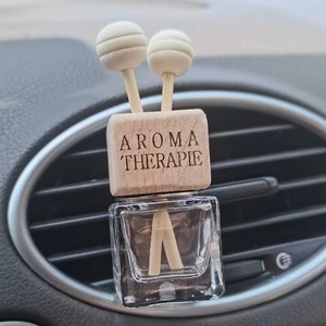 Pengharum Mobil Mewah Botol Parfum Kaca Cair dengan Klip Ventilasi Diffuser Aroma dan Stik 8ML Tidak Memerlukan Listrik - Product Image 6