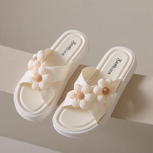 Tendance mode féminine : Sandales de plage élégantes et polyvalentes, faciles à enfiler, respirantes, pour l'été, usage extérieur, design antidérapant, motif floral - Product Image 1