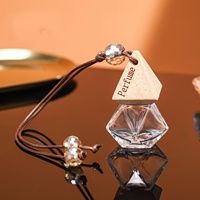 Vente en gros bouteille de diffuseur vide de voiture unique de luxe de haute qualité 6ml 8ml 10ml bouteille de parfum de voiture en bois suspendue