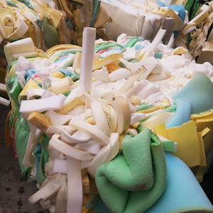 कुशल रीसाइक्लिंग के लिए पुनर्नवीनीकरण प्लास्टिक पॉलीयुरेथेन फोम स्पंज सामग्री शेडेड फोम स्क्रैप - Product Image 2