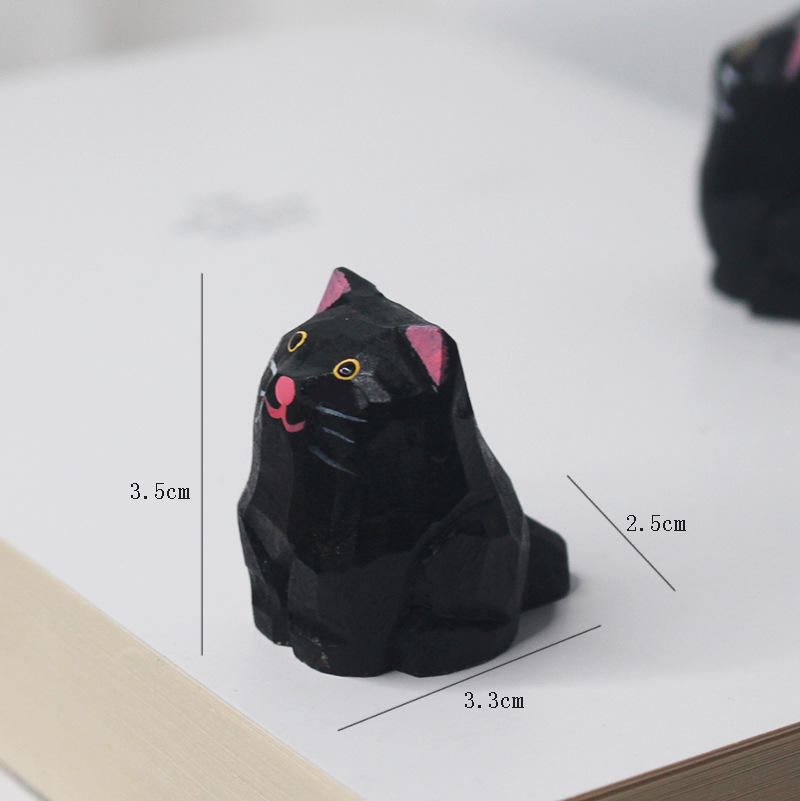 แมวดำตัวเล็กนั่งอยู่