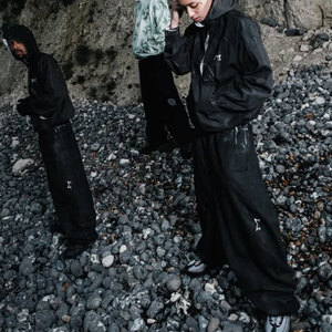 <span class=keywords><strong>Giacca</strong></span> Puffer da Uomo Imbottita <span class=keywords><strong>Bianca</strong></span> con Cappuccio Integrale, Riflettente, Impermeabile, <span class=keywords><strong>Oversize</strong></span>, con Fascia Regolabile e Zip Personalizzata - Product Image 3