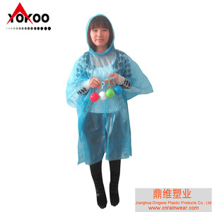 Poncho de pluie jetable en PE, compact, avec porte-clés, pour adultes et enfants, idéal pour la randonnée et les voyages, unisexe. - Product Image 2