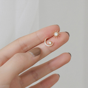 Boucles d'oreilles tendance CANNER en argent sterling 925, design soleil, lune et étoile, bijoux asymétriques, hypoallergéniques, petites boucles d'oreilles à clous en zircon - Product Image 3