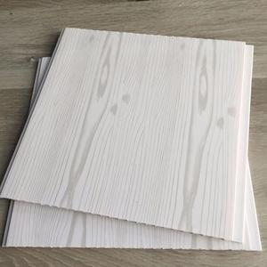 <span class=keywords><strong>Plafond</strong></span> décoratif de PVC d'estampillage à chaud de <span class=keywords><strong>prix</strong></span> usine et panneau de mur de PVC - Product Image 2