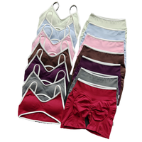 Fabrieks-OEM OEM Mode Kleurrijke Naadloze Kreukvrije Spandex Nylon Heupliftende Mooie Rug Fitness Set Yoga Shorts
