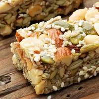 Délicieuses barres de croustilles de noix mélangées de style chinois, sucrées, aux amandes, cacahuètes, graines de citrouille et graines de tournesol, Halal/HACCP/FSSC 22000