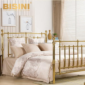 <span class=keywords><strong>Letto</strong></span> <span class=keywords><strong>Matrimoniale</strong></span> in Ottone Stile Nordico Semplice ed Elegante, Finitura <span class=keywords><strong>Oro</strong></span> Lucido, Arredamento per Camera da <span class=keywords><strong>Letto</strong></span> di Homestay - Product Image 3