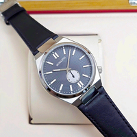 Montre-bracelet mécanique pour homme, boîtier en acier brossé, cadran à texture radiale grise, bracelet en cuir noir Tsuyosat
