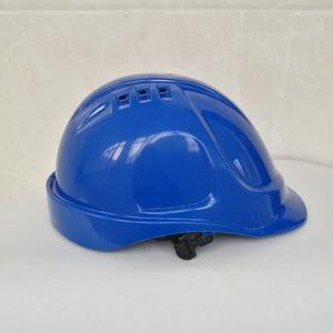 Casco de Seguridad WELTA HDPE CE EN397 ANSI Z89.1 Transpirable con Ranuras para Cortar Paja, 6 Suspensiones, Orejeras, Máscara Facial y Protección contra el Polvo - Product Image 3