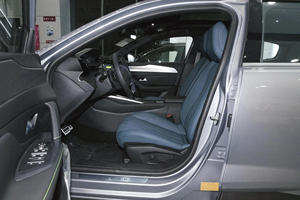 Dongfeng Peugeot 408x Berline Compacte 2025 1.5T Turbo Essence Boîte Automatique 5 Places Intérieur Clair Véhicule à Essence - Product Image 5