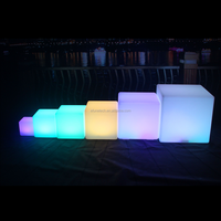 A distanza di controllo ricaricabile RGB che cambia illuminato 3d cubo di plastica sedile esterno mobili da salotto seduta cubo led
