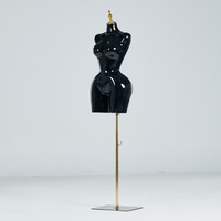 Grand Mannequin Femme Grandes Tailles, Fessier Pulpeux Taille Fine, Buste Féminin pour Vitrine de Magasin de Vêtements