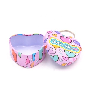Adorável pequeno coração em forma de caixa de lata de casamento com chaveiro - Product Image 6