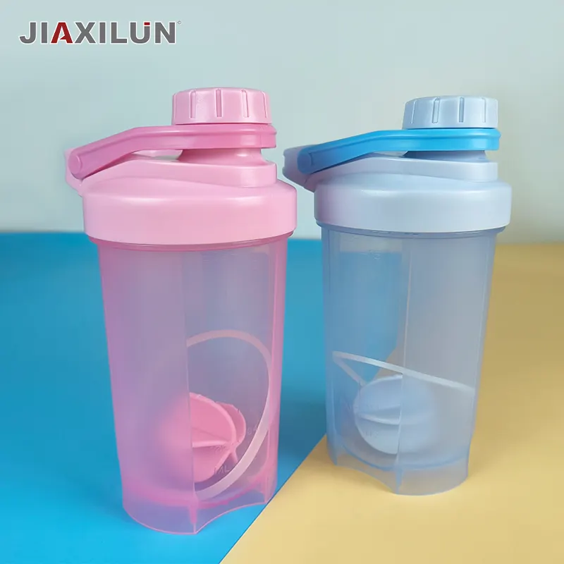 500Ml Transparante Gym Proteïne Shaker Fles Met Draaibaar Deksel En Aangepast Logo Bevat Een Schudbal Voor Water-En Eiwitshakes