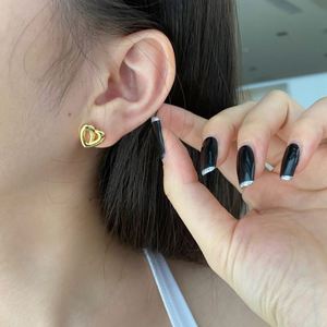 Pendientes de Plata de Ley 925 con Diseño Minimalista Dylam, Joyería Fina para Mujer, Forma de Corazón con Superficie Ancha Cóncava-Convexa Irregular - Product Image 2