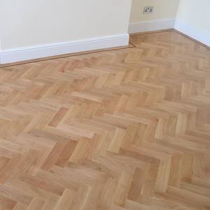 Revêtement de sol en vinyle SPC de luxe brillant, bord biseauté, noyau rigide, imperméable, système de clic Unilin, revêtement de sol SPC 5 mm, texture bois - Product Image 5