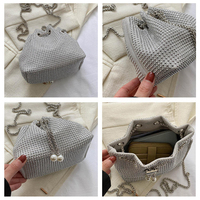 Tas Selempang Wanita Model Bucket Full Rhinestone Desain Tali Serut Rantai Logam Liontin Mutiara Pesta Tas Selempang Wanita