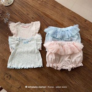 Completo estivo per bambina con gilet a balze effetto legno e pantaloncini, set due pezzi alla moda per bambine. - Product Image 2