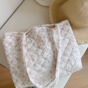 Sac fourre-tout matelassé pour femme avec motif floral et lettres, idéal pour le shopping et les cadeaux, vente en gros - Product Image 2