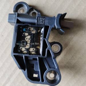 RÉGULATEUR D'ORIGINE <span class=keywords><strong>12V</strong></span> 0272220924 RÉGULATEUR DE TENSION DE PIÈCES D'ALTERNATEUR DE VOITURE pour <span class=keywords><strong>BOSCH</strong></span> - Product Image 3
