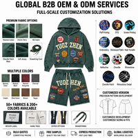 Tuta da uomo personalizzata in cotone a due pezzi, con felpa a doppio strato e pantaloncini cargo, effetto patchwork distressed, stile streetwear, per allenamento e attività sportiva.