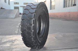 Carretilla elevadora neumática Neumáticos de <span class=keywords><strong>15</strong></span> pulgadas 8,25 8,<span class=keywords><strong>15</strong></span> 7,00-12 con tubos interiores Otras ruedas Neumáticos y accesorios - Product Image 2