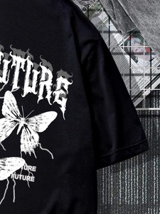 T-shirt graphique à manches courtes, idéal pour le style streetwear estival. Les commandes personnalisées sont disponibles directement de l'usine F10. - Product Image 3