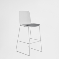 Chaises de jardin modernes empilables en PP Chaises de restaurant en plastique avec main courante Polypropylène Tabouret de bar coloré pour l'extérieur