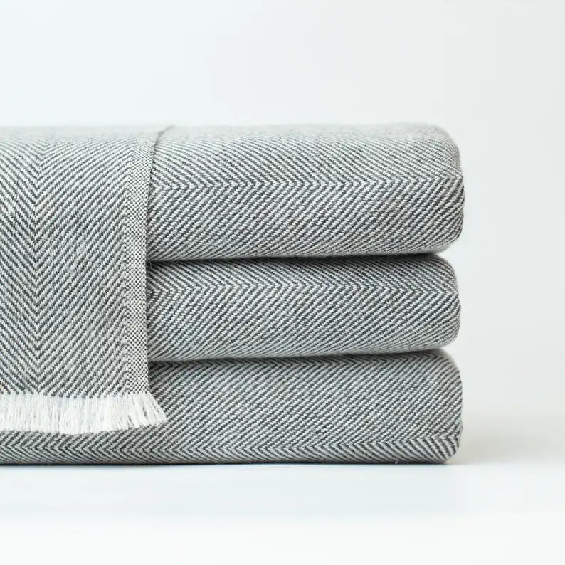 2024 Design personnalisé tricoté noir blanc canapé de luxe mongolie tissé polyester acrylique coton alpaga laine cachemire jeter couverture