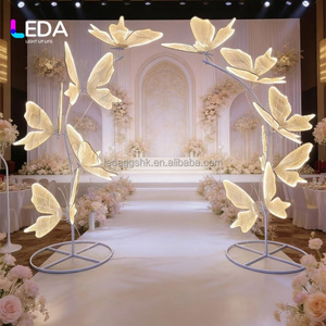 LEDA Fournitures de mariage : Lampe LED papillon en métal à lumière chaude, décoration d'allée, lampadaire, supports d'ailes de papillon pour la décoration d'événements - Product Image 4