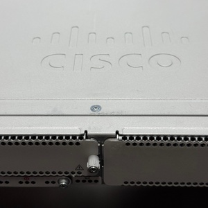 C8300-1N1S-6T V01 usado - Product Image 4