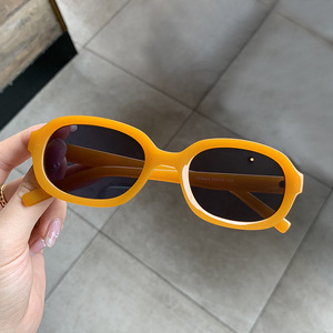 Gafas de Sol Ovaladas Unisex Modernas con Marco de PC Gris, Protección UV400 Tipo 3, Estilo Hip Hop para Club - Product Image 2